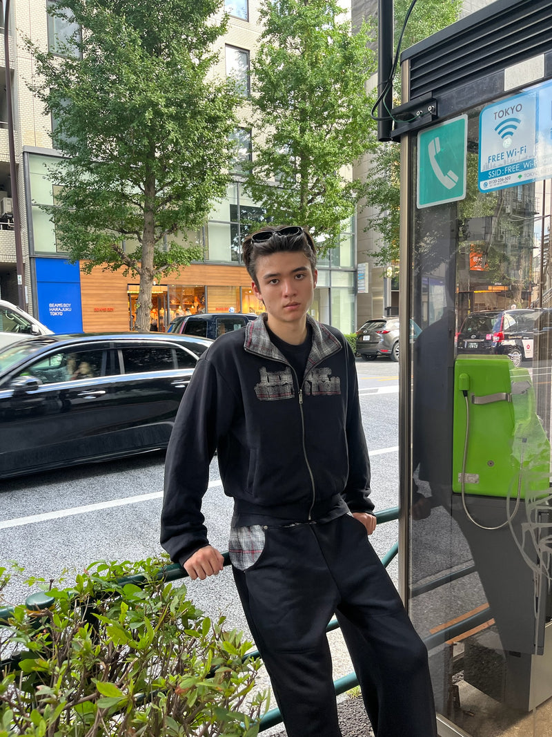 reversible check pattern zip stand