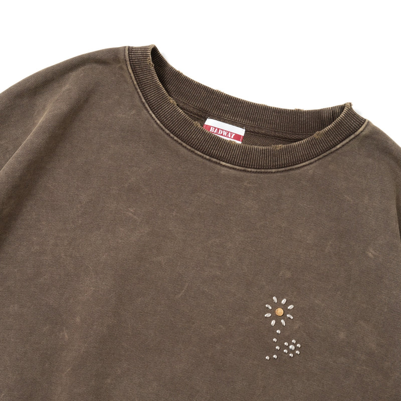 Flower studs sweat