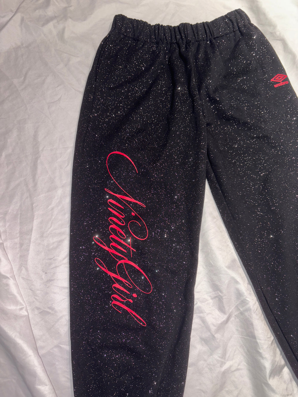 9090girl×umbroコラボ スウェットパンツ ラメ入り 9090girl × umbro Feather Logo Glitter Sweat Pants – YZ