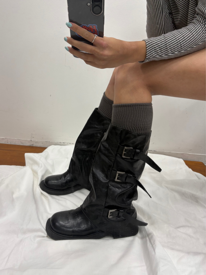 buckle point midi boots