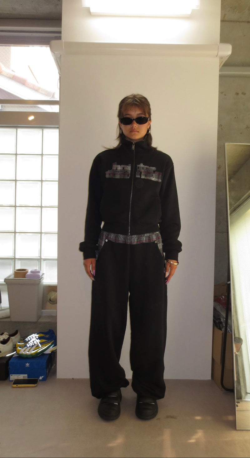 reversible check pattern zip stand