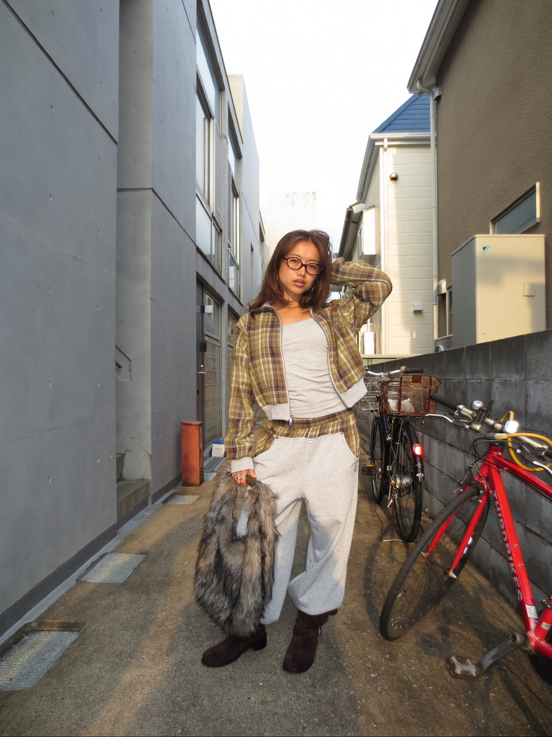 reversible check pattern zip stand