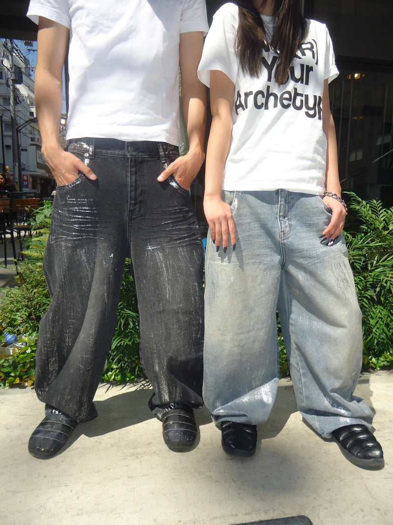 平成标志闪亮印花牛仔裤 