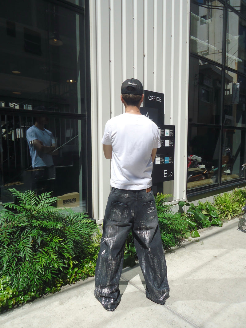 平成标志闪亮印花牛仔裤 