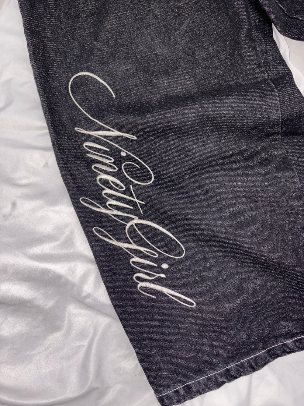 Feather logo Studs Buggy Denim Pants – YZ