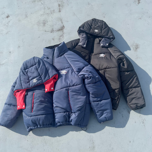 9090 × UMBRO REMOVABLE HOOD PUFFER JACKET (scheduled to be shipped: early 2024)