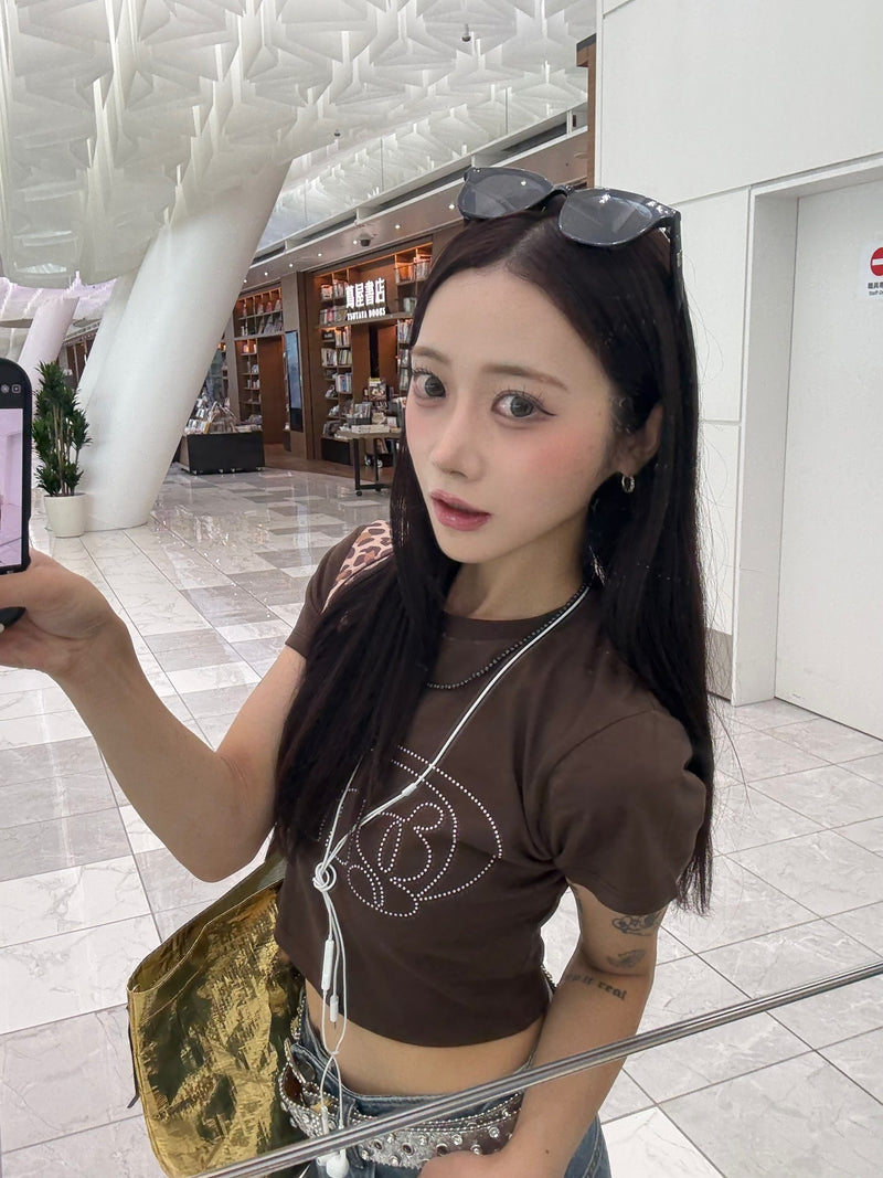 yung 로고 라인스톤 핏 티 