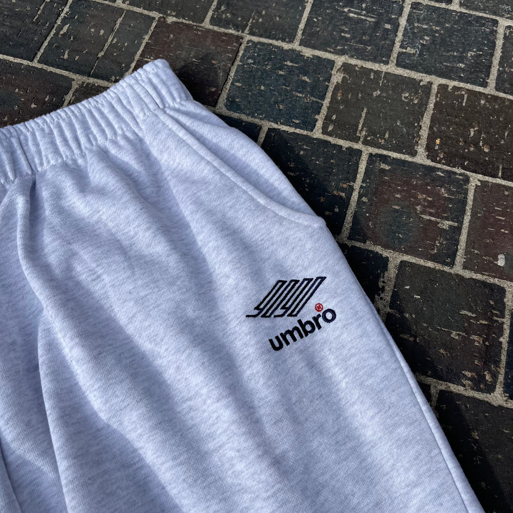 9090 × umbro Two Logo Sweat Pants – YZ 9090 × umbro Two Logo Sweat Pants – YZ