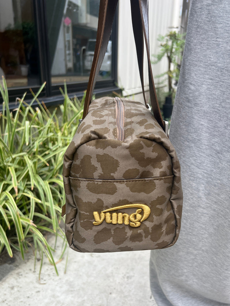 yung logo mini Boston bag