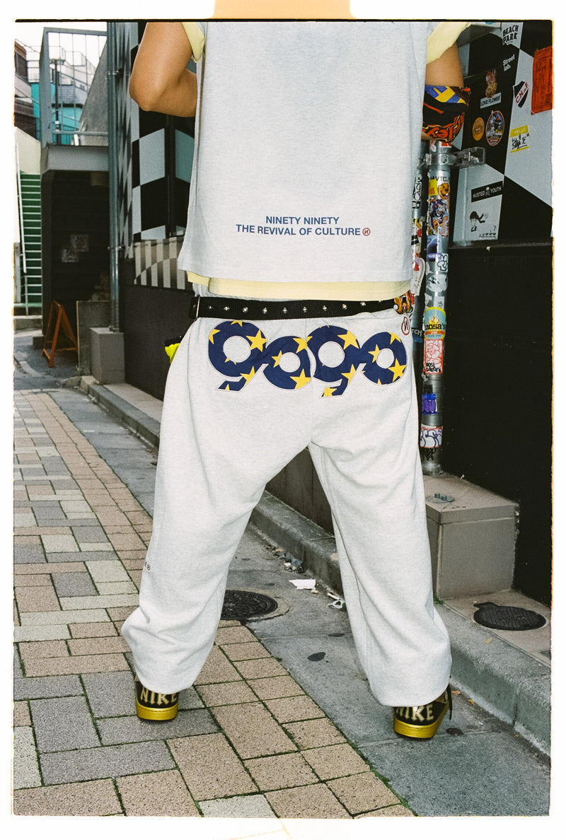 9090Sweat Pants Mサイズとなっております。 90 Logo Pants – YZ