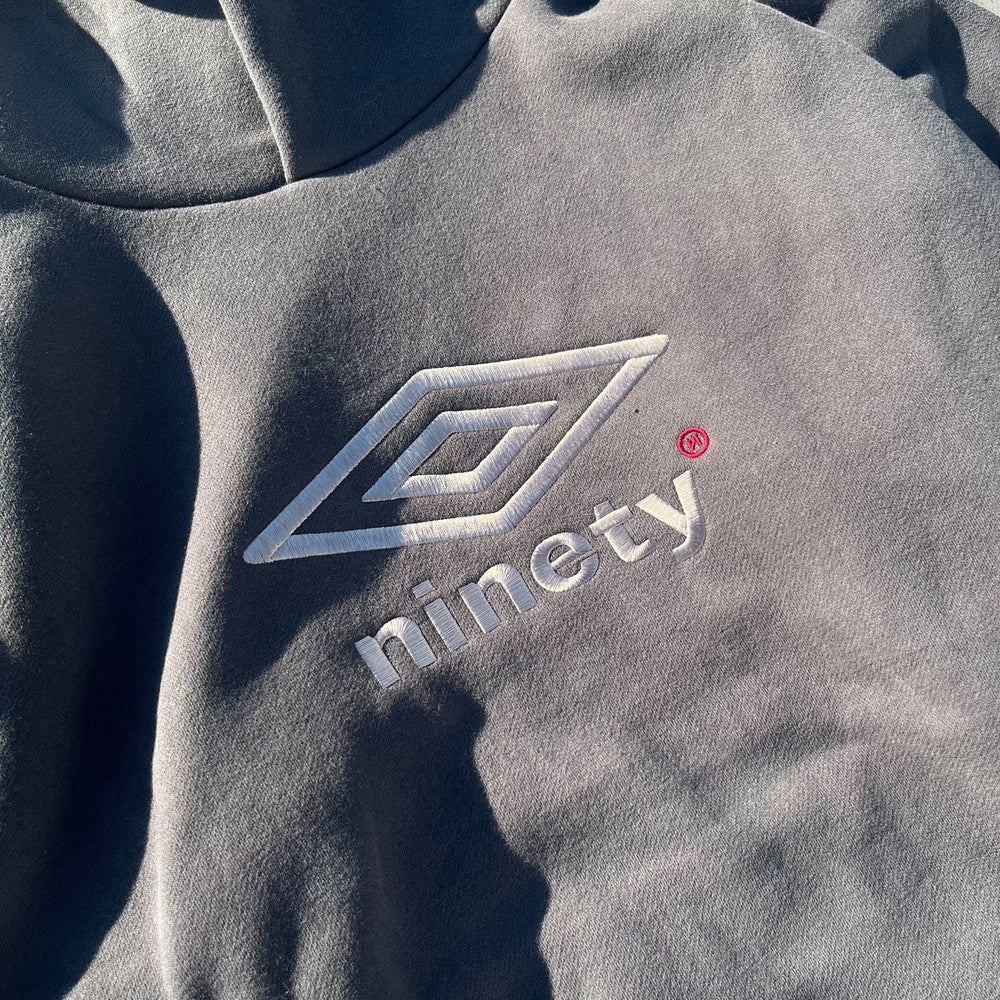 9090 × UMBRO COLLABORATION LOGO HOODIE – YZ