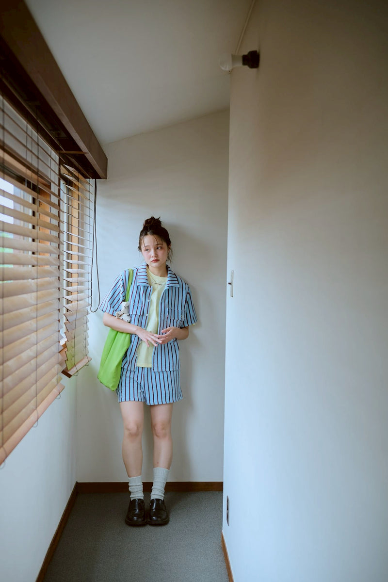 夏の手のひらの上にあるパンツ