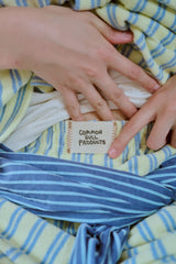 夏の手のひらの上にあるパンツ