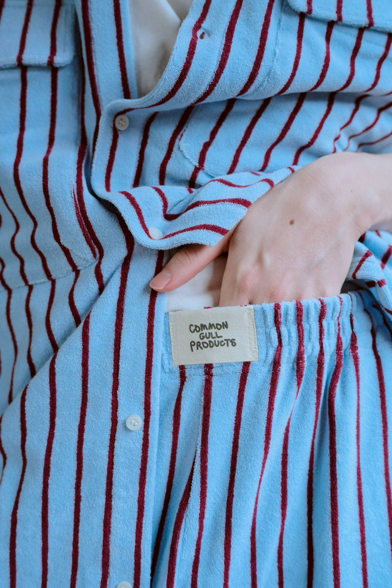 夏の手のひらの上にあるパンツ