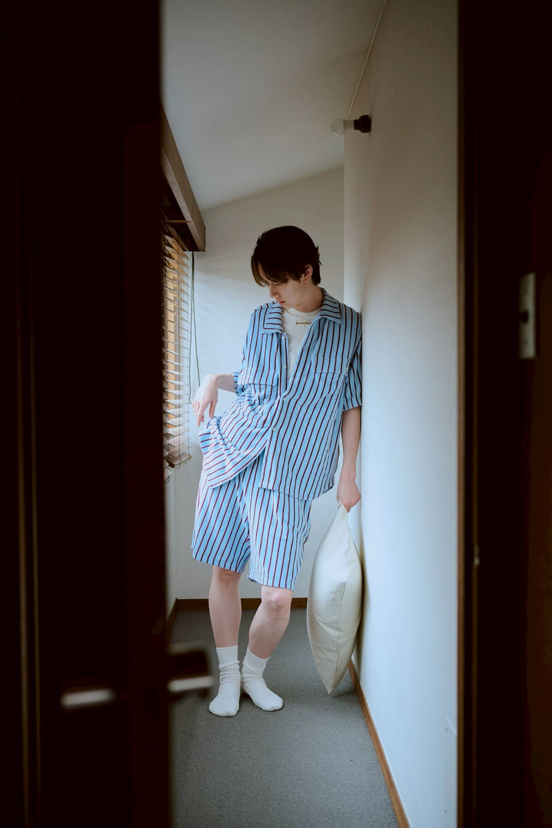 夏の手のひらの上にあるパンツ