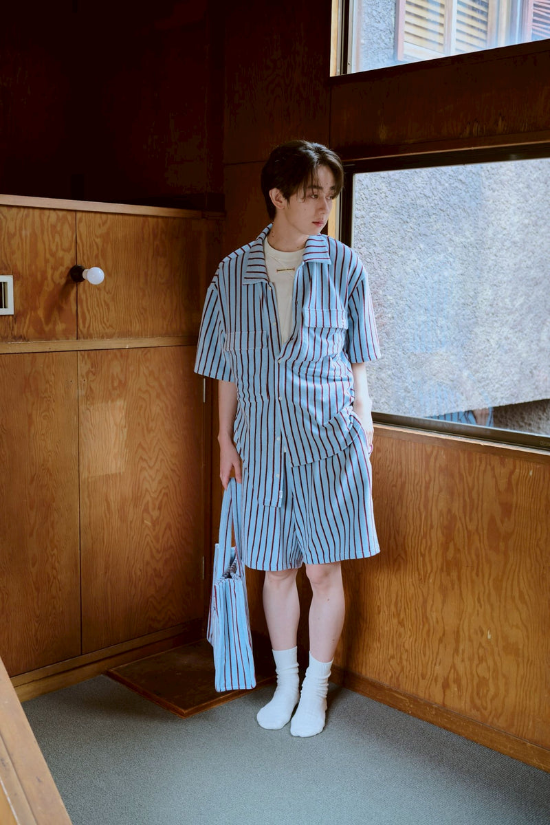 夏の手のひらの上にあるパンツ