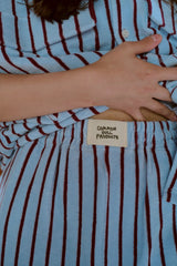 夏の手のひらの上にあるパンツ