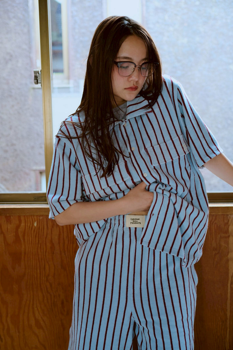 夏の手のひらの上にあるパンツ