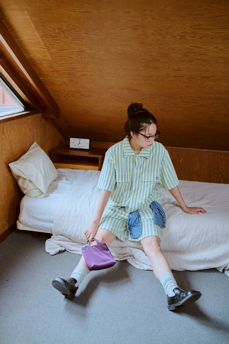 夏の手のひらの上にあるパンツ