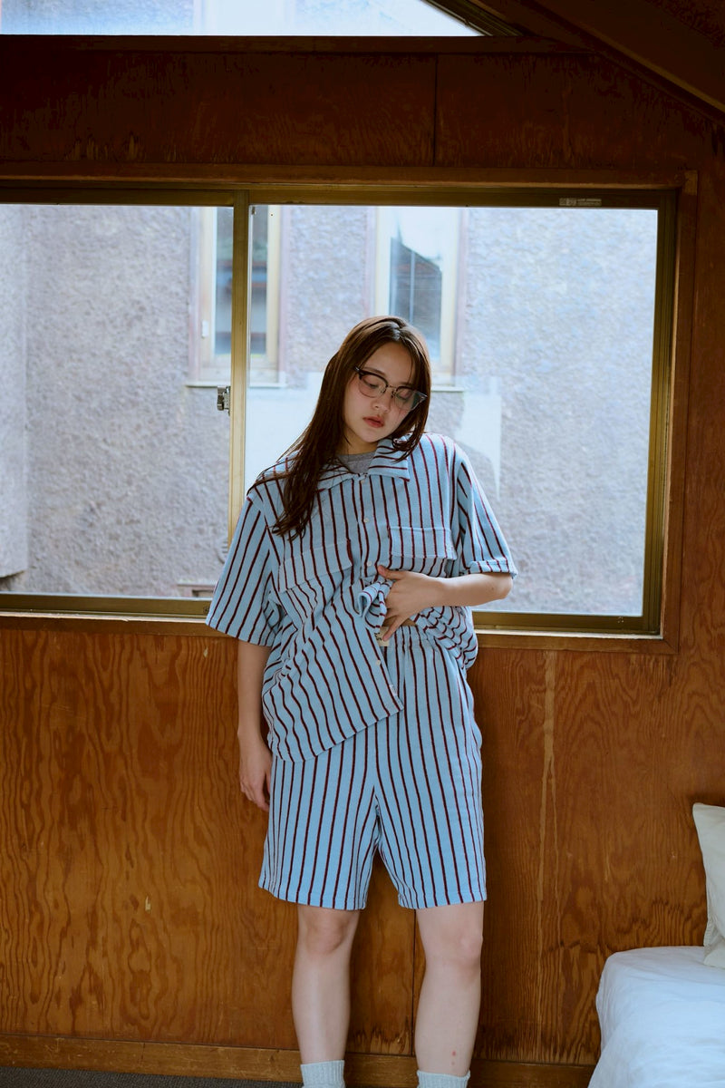 夏の手のひらの上にあるパンツ