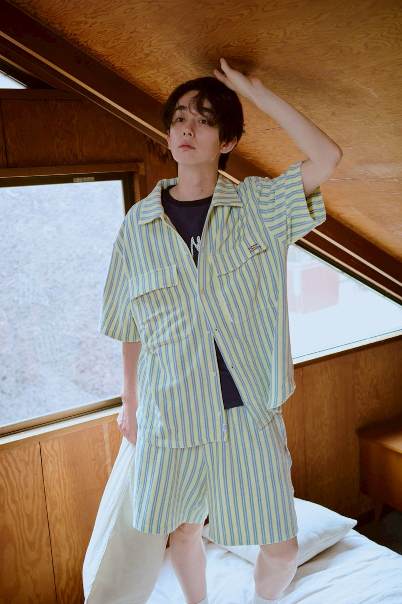 夏の手のひらの上にあるパンツ