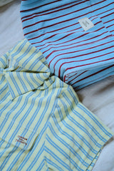 夏の手のひらの上にあるバッグ