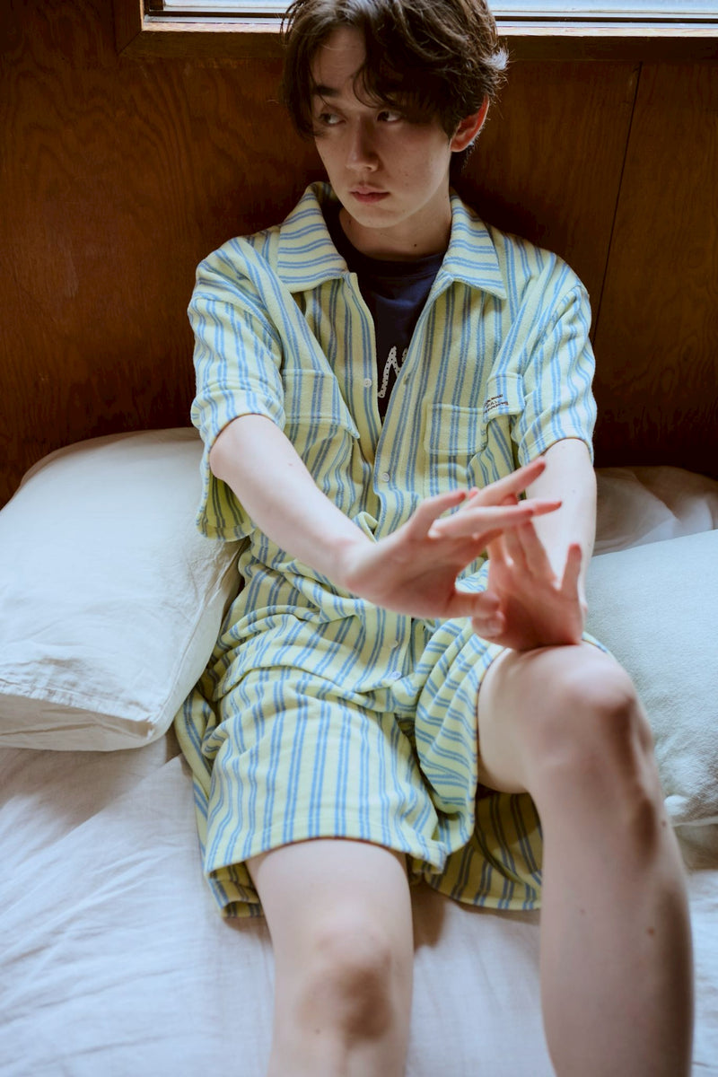 夏の手のひらの上にあるパンツ