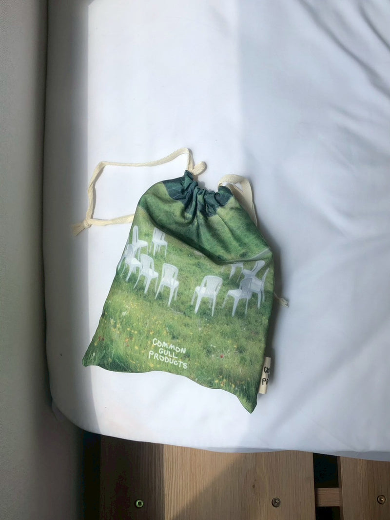 11席ある小人たちへの巾着袋