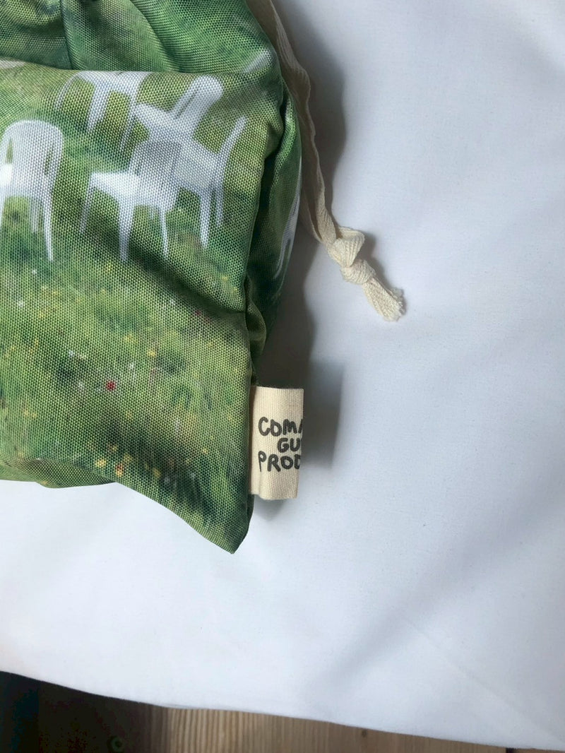 11席ある小人たちへの巾着袋