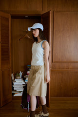 背の喪失感とリボン結びタンク