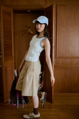 背の喪失感とリボン結びタンク