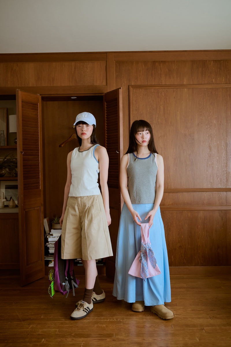 背の喪失感とリボン結びタンク