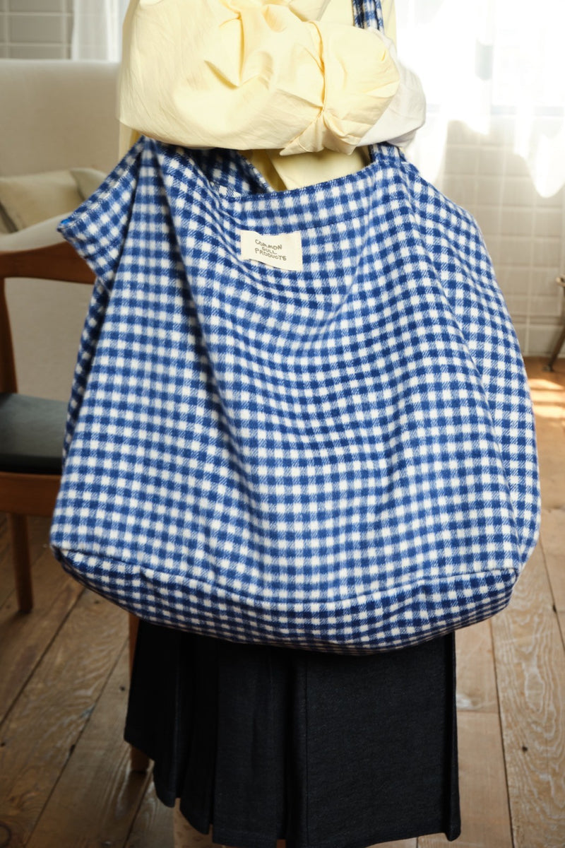 毛足の長いギンガムチェックのひきこもりbag