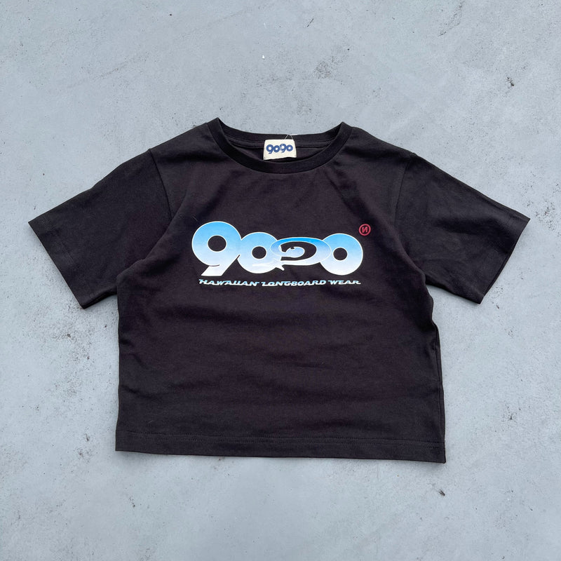 9090 × PIKO 9090 Logo Cropped Tee