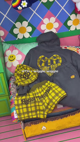 wiggle wiggle × HTH back logo sweat pants