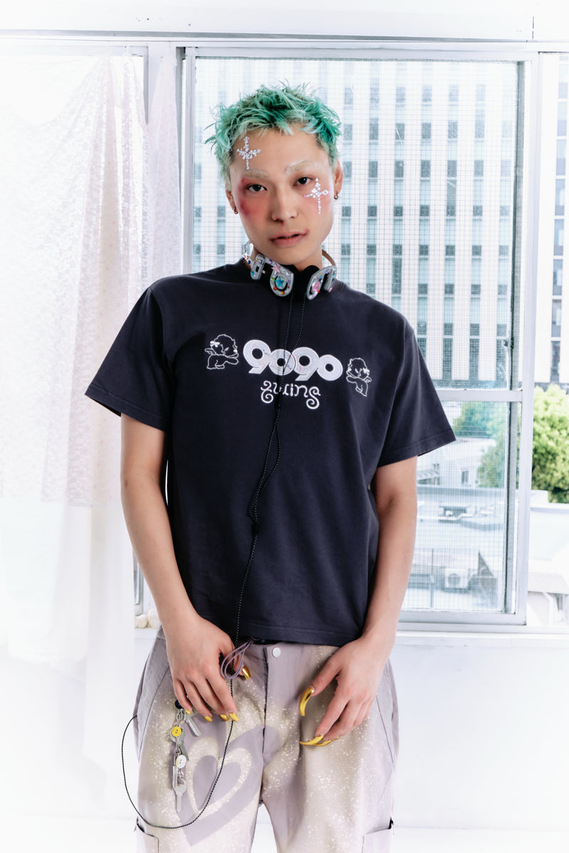 9090 x twins logo tee – YZ