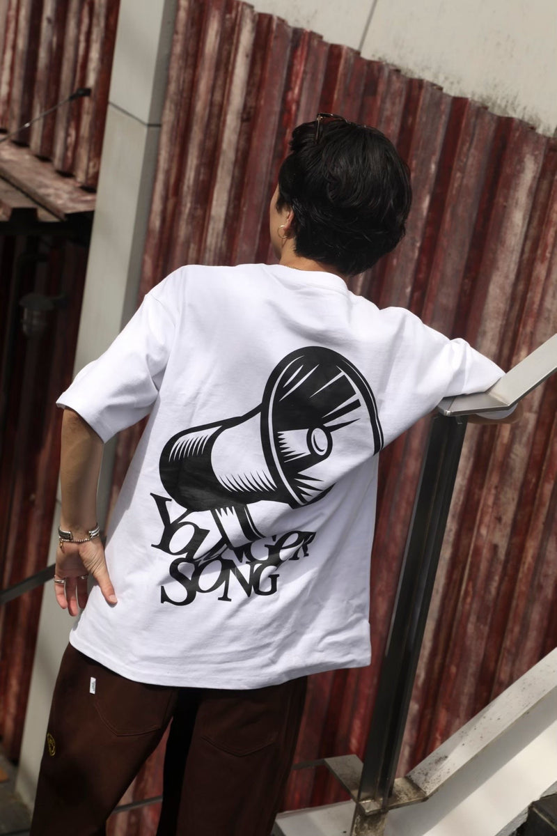 MEGA PHONE LOGO SS TEE [AZR-YNG-0008-010]