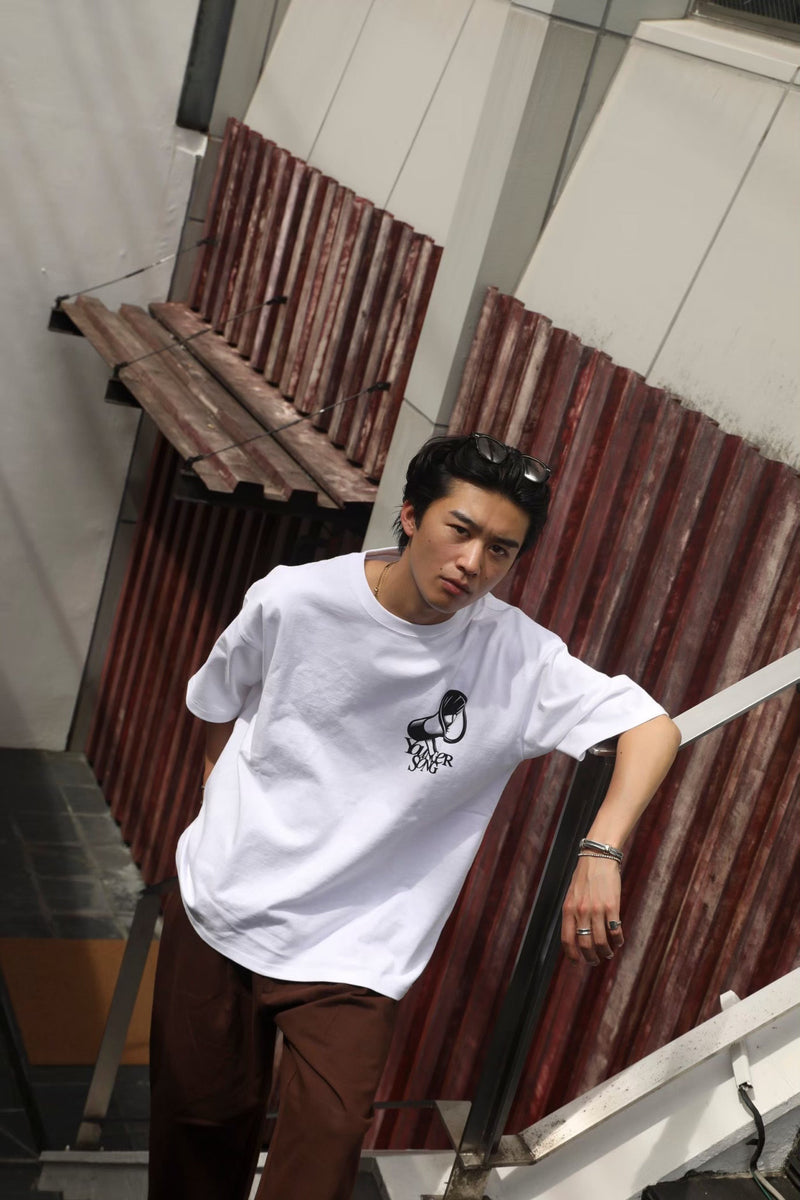 MEGA PHONE LOGO SS TEE [AZR-YNG-0008-010]