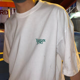 UNIVERSAL SS TEE WHITE [AZR-YNG -0002-01]